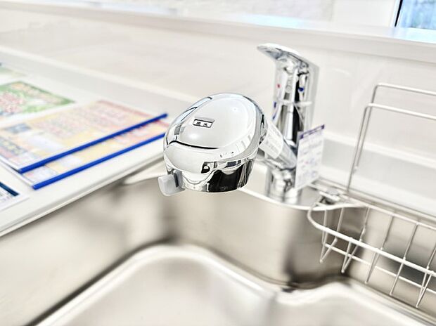 いつでも清潔なおいしいお水を。一つの水栓で水道水と浄水を使い分け。