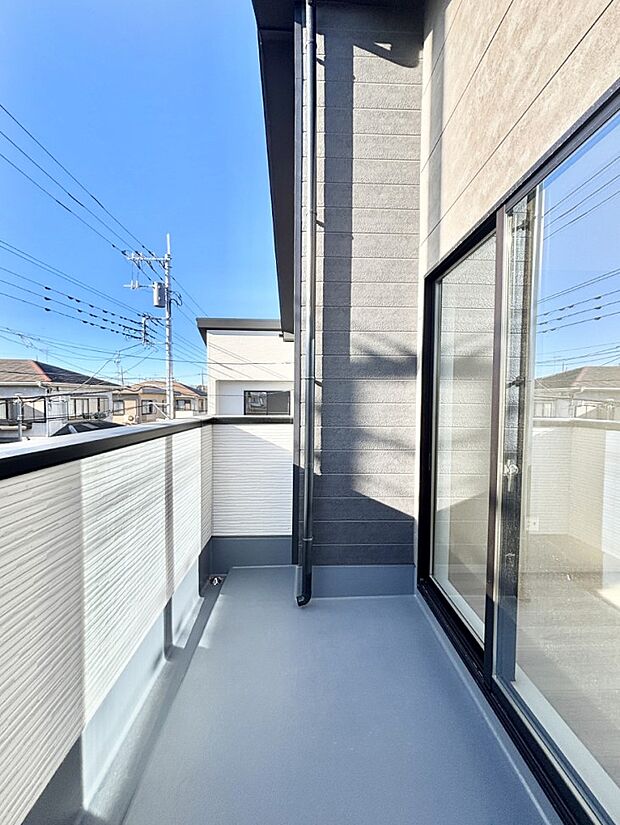 ゆったりバルコニーだから沢山お洗濯ものを干せます。