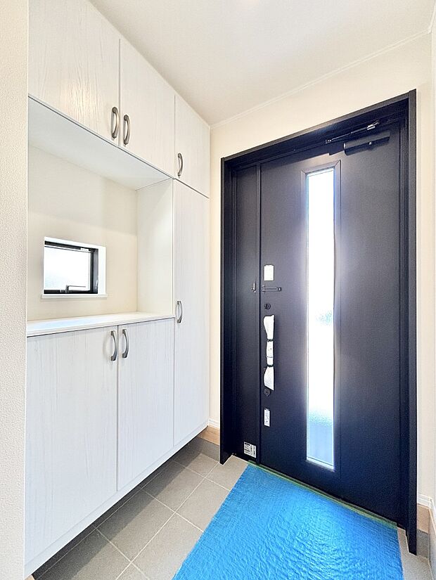 飾り棚を利用して、お越しいただくお客様をおもてなしできます。