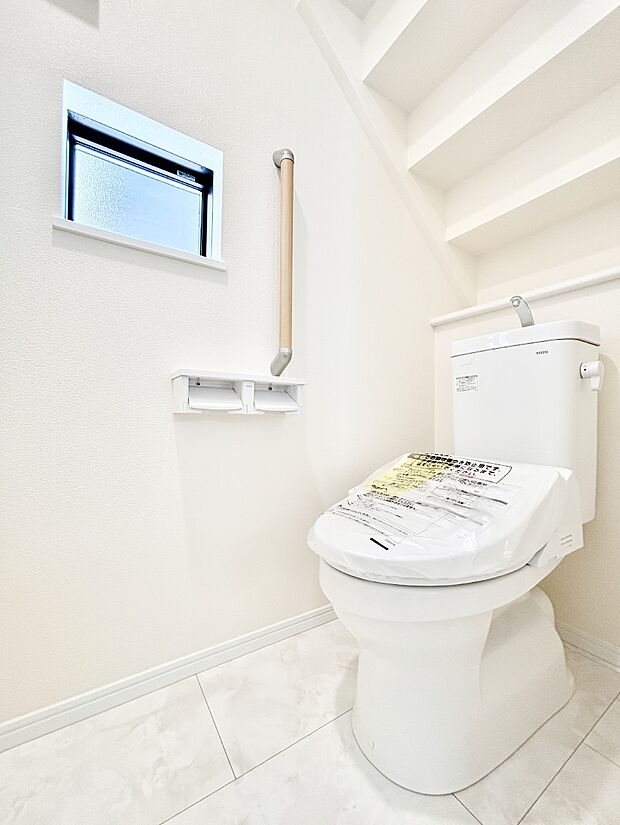 明るく清潔感のあるトイレです。