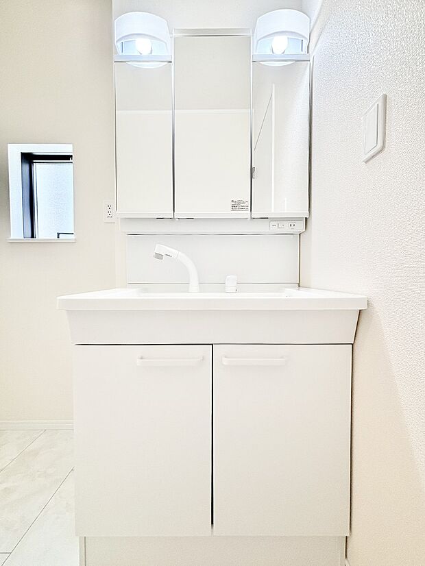 収納力と機能性に優れた洗面化粧台