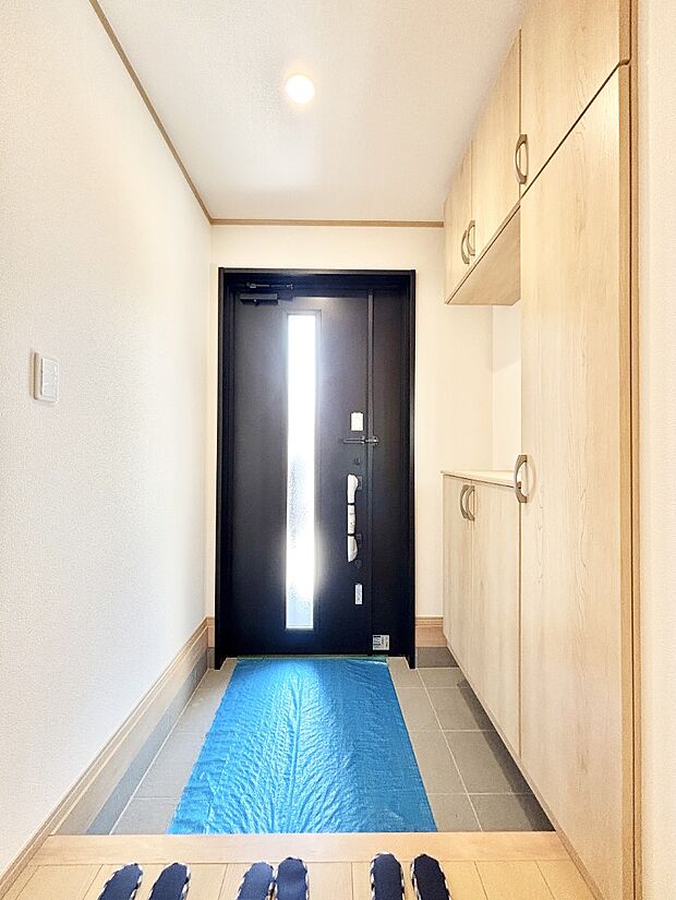 飾り棚を利用して、お越しいただくお客様をおもてなしできます。