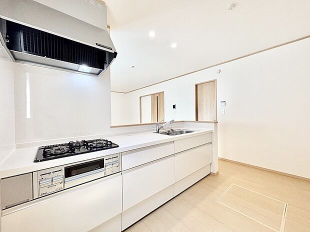 料理をしながらでもご家族との会話を楽しめる対面キッチン