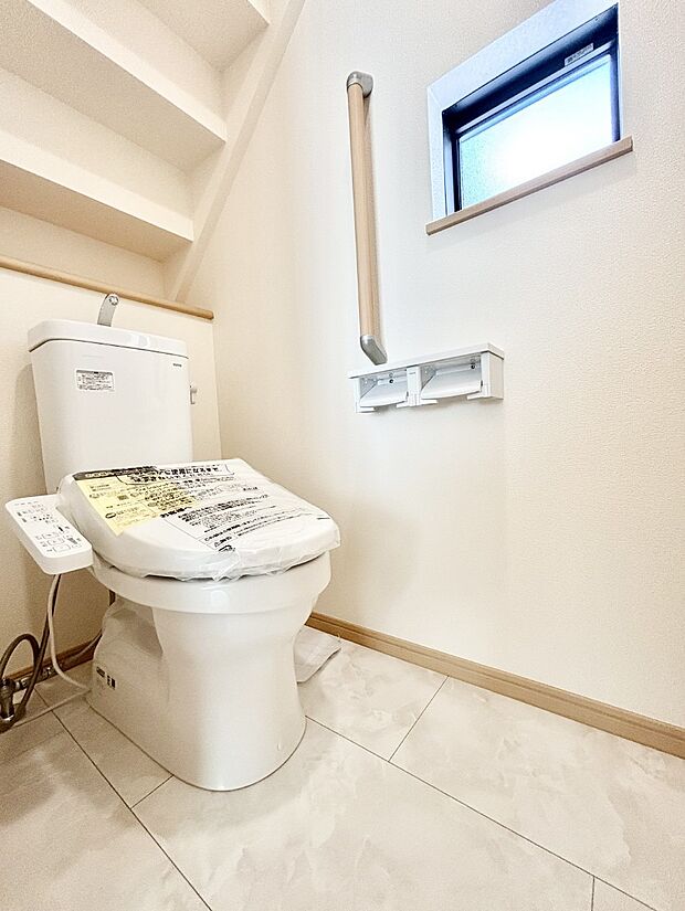 明るく清潔感のあるトイレです。