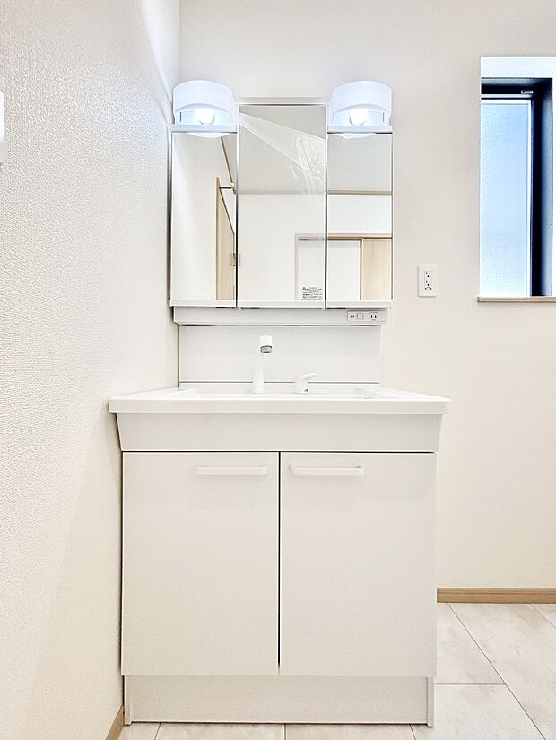 収納力と機能性に優れた洗面化粧台