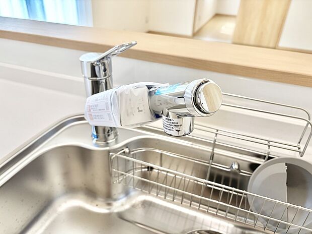 いつでも清潔なおいしいお水を。一つの水栓で水道水と浄水を使い分け。