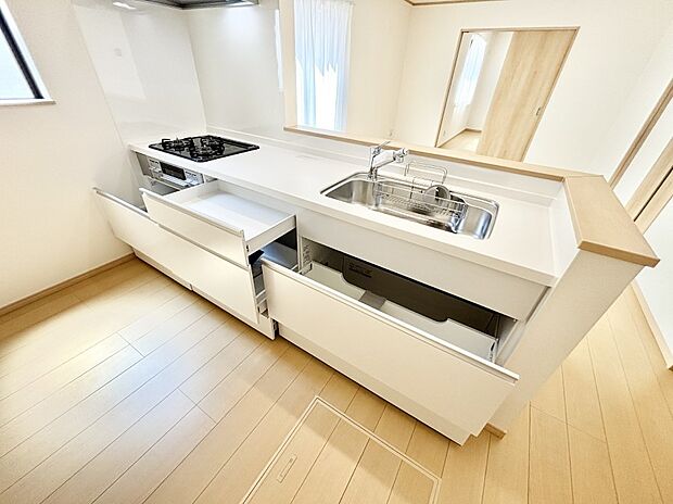 使いやすさを優先したスライド式収納タイプ!