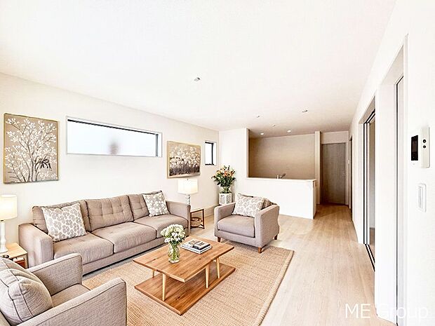 落ち着いた雰囲気のLDKは家族みんなの快適空間※家具はCGです