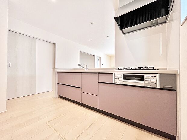 広々とした使い勝手の良いキッチンで日々のお料理も楽しくなりそう