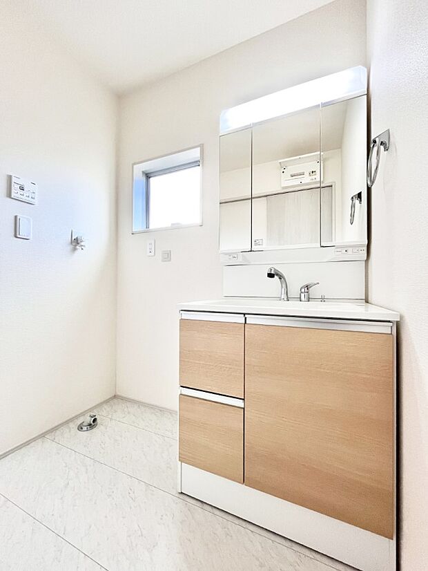 収納力と機能性に優れた洗面化粧台