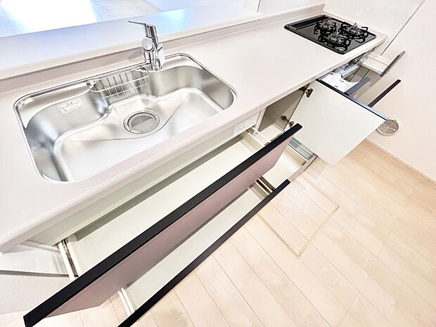 使いやすさを優先したスライド式収納タイプ!