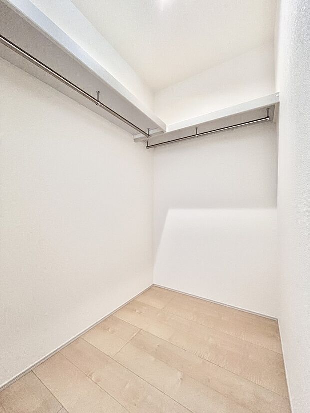 ウォークインクローゼットの活用で生活空間スッキリ