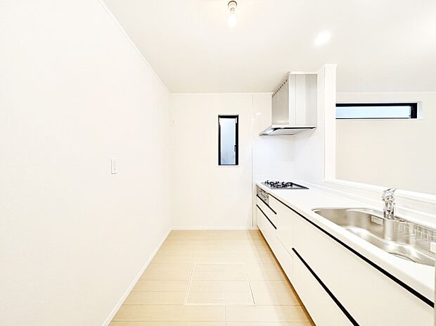 ゆとりあるキッチンスペースでお料理や食後の後片付けもスムーズに！