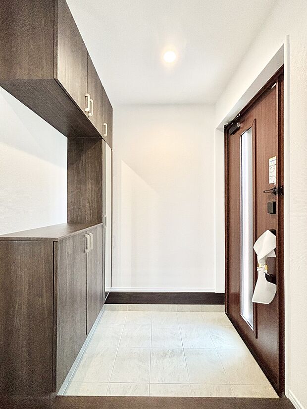 飾り棚を利用して、お越しいただくお客様をおもてなしできます。    