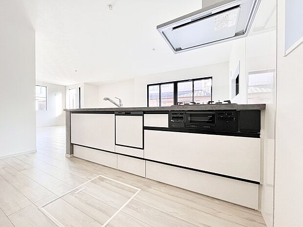 広々とした使い勝手の良いキッチンで日々のお料理も楽しくなりそう