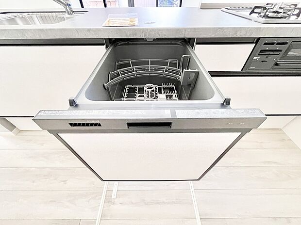 面倒なお片づけは食洗機にお任せ！家事の負担が減って、時間にも気持ちにもゆとりができます。