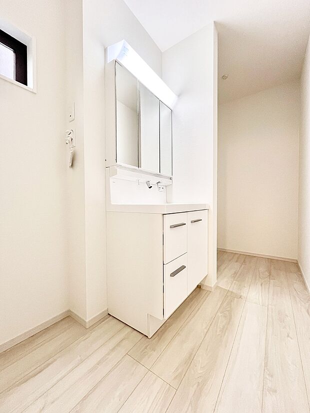 キッチンとの動線を考慮した水廻り集中設計で忙しい時間の家事もラクラク