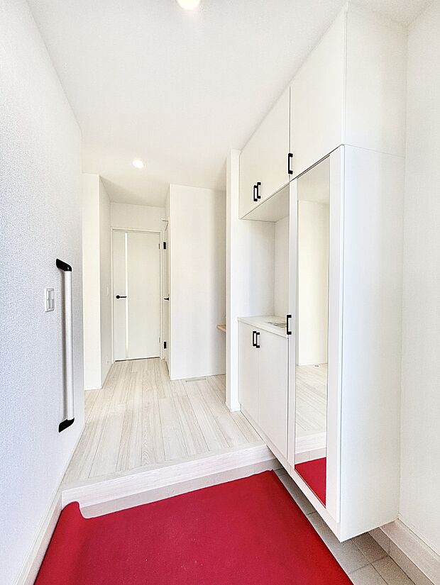 家族の帰宅やお客様をあたたかく迎える玄関