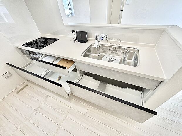 使いやすさを優先したスライド式収納タイプ!