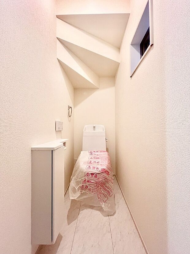 明るく清潔感のあるトイレです。   　