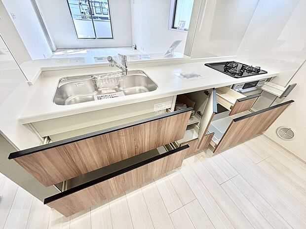 使いやすさを優先したスライド式収納タイプ！