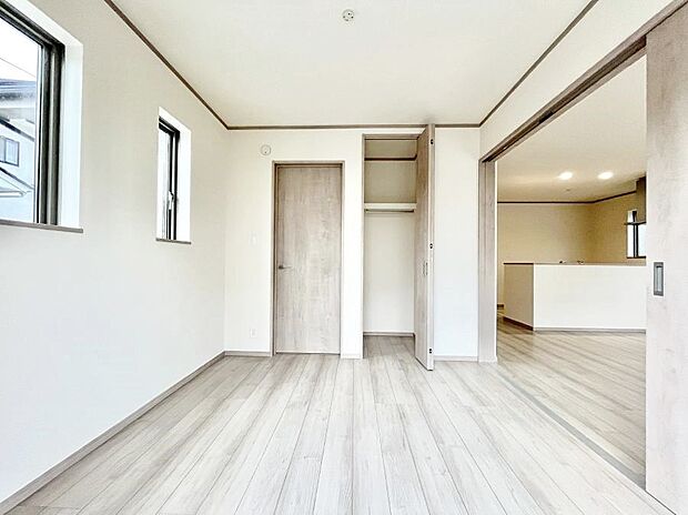 リビング隣接の洋室は個室としても利用できます