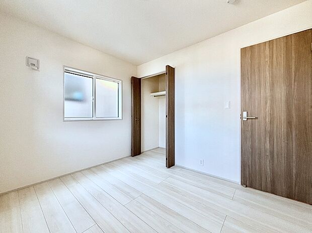 子ども部屋にぴったりの明るい空間。  