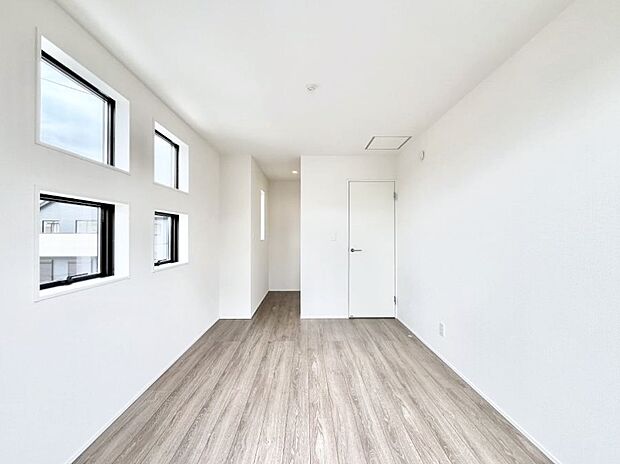 使いやすい形でベットや家具の置き方にも困ることもありません。