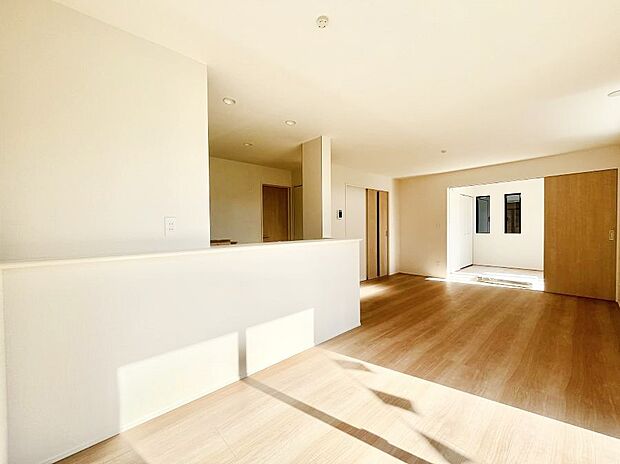 家族団らんの時間も増えそうなくつろぎのリビングダイニング。   