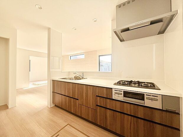 料理をしながらご家族との会話を楽しめる対面カウンターキッチン　