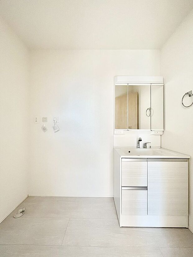 身支度もスムーズにおこなえる脱衣場    　    