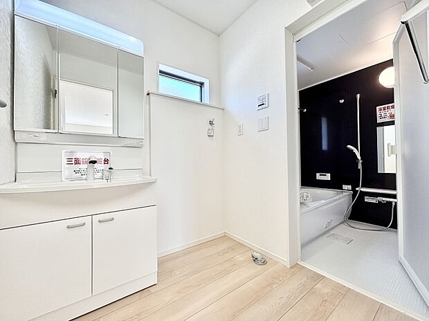 広々とゆとりのあるランドリースペース。  