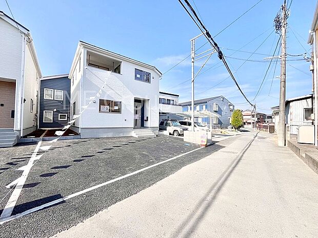 前面道路はきちんと整備されています  