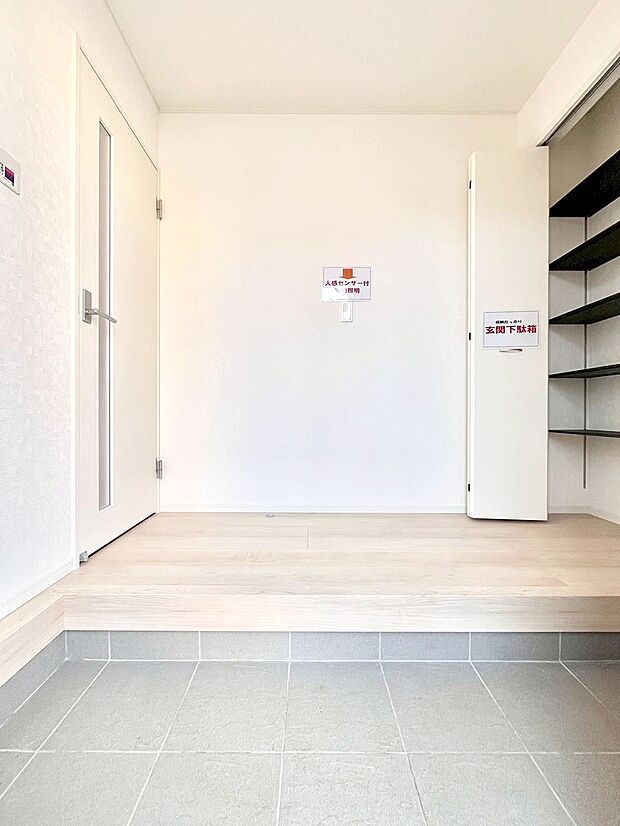 家族の帰宅やお客様をあたたかく迎える玄関  
