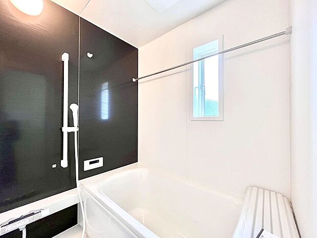 落ち着いた雰囲気でゆっくりお寛ぎいただけるバスルーム