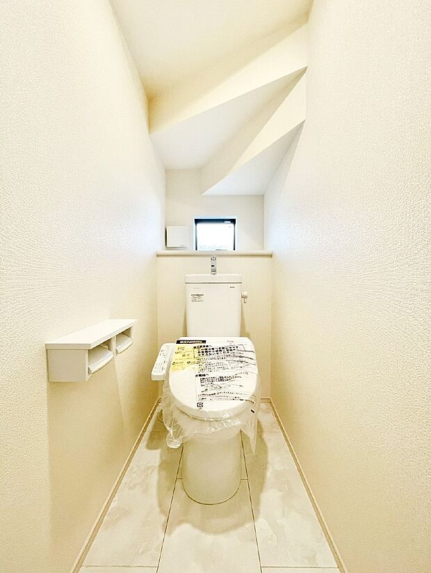 明るく清潔感のあるトイレです。   