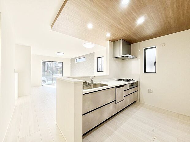 料理をしながらご家族との会話を楽しめる対面カウンターキッチン