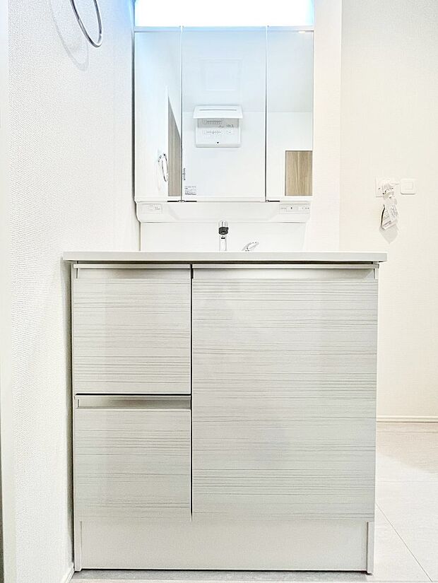 収納力と機能性に優れた洗面化粧台