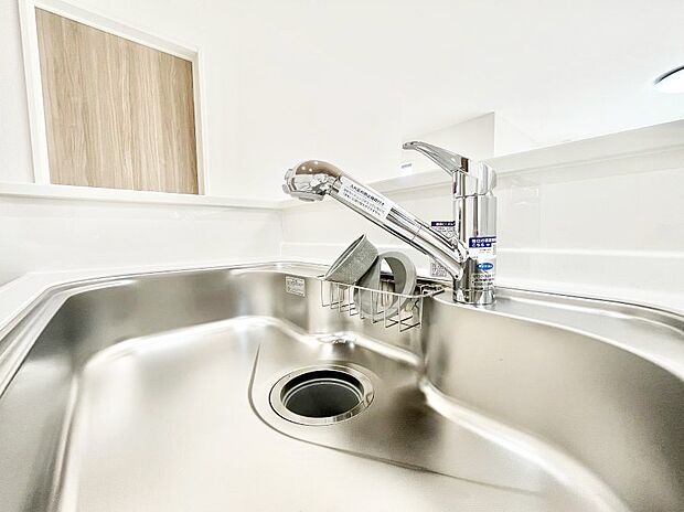 いつでも清潔なおいしいお水を。一つの水栓で水道水と浄水を使い分け。