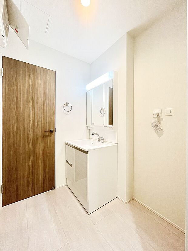 キッチンとの動線を考慮した水廻り集中設計で忙しい時間の家事もラクラク