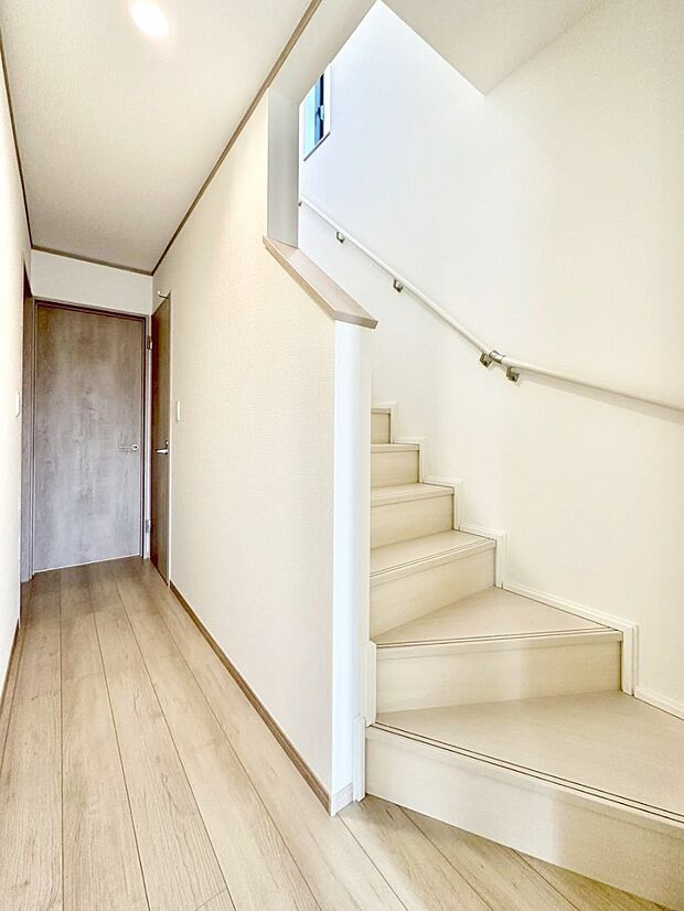 安全性を考慮し階段には手すりを設置しています