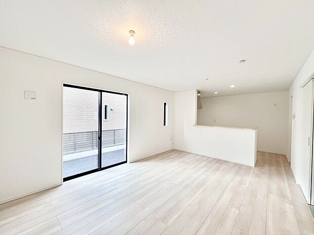 住む方の個性が引き出される、インテリアを考えるのが楽しみなリビングです！ 　