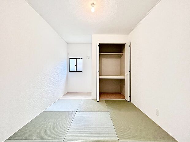 リビング隣接の和室は毎日の暮らしに癒しと安らぎをもたらしてくれます　