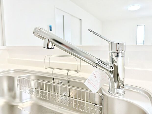 いつでも清潔なおいしいお水を。一つの水栓で水道水と浄水を使い分け。