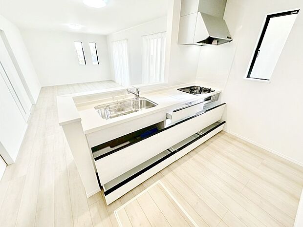 使いやすさを優先したスライド式収納タイプ！