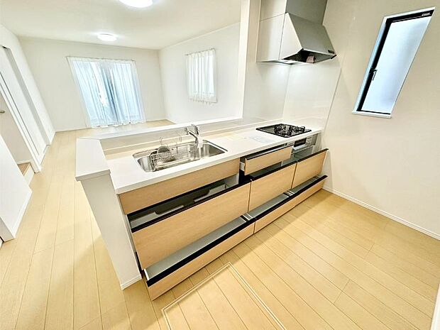 使いやすさを優先したスライド式収納タイプ!