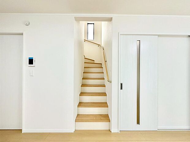 安全性を考慮し階段には手すりを設置しています 