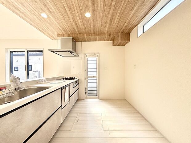 ゆとりあるキッチンではご家族と楽しくお料理ができます。