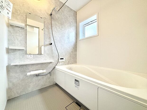 落ち着いた雰囲気でゆっくりお寛ぎいただけるバスルーム