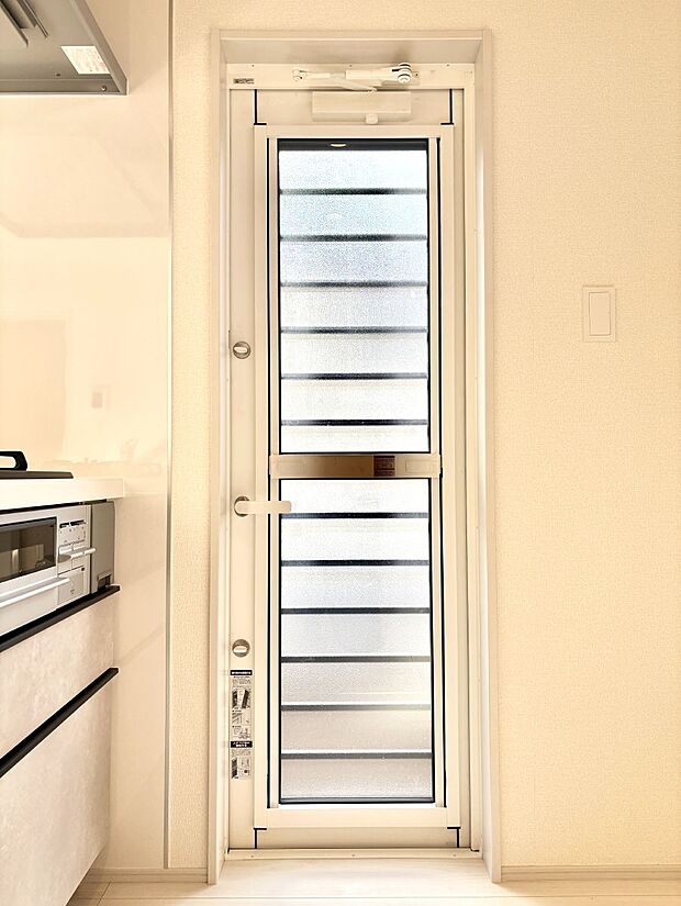 換気&採光にもうれしい勝手口